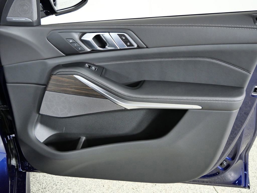 Thumbnail: 2026 BMW X7 - 29