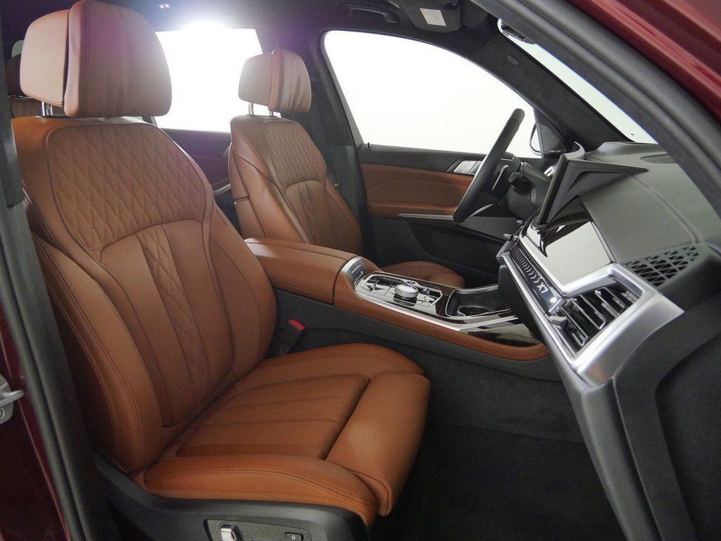 Thumbnail: 2027 BMW X7 - 11