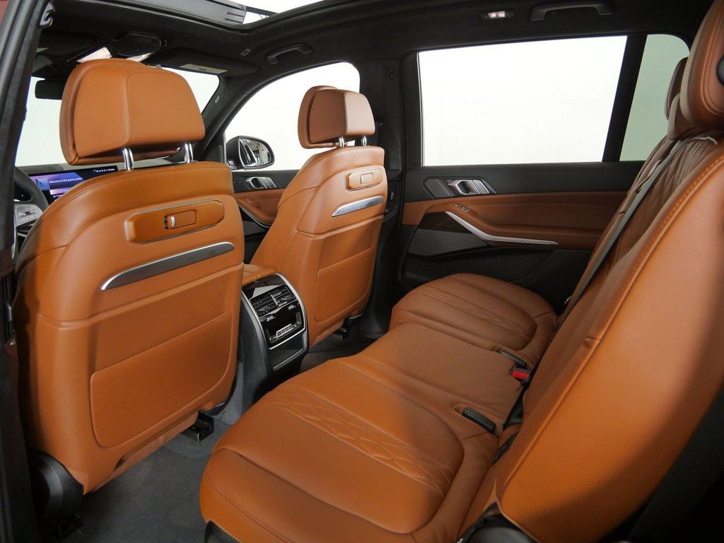 Thumbnail: 2027 BMW X7 - 38