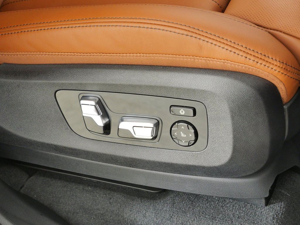 Thumbnail: 2027 BMW X7 - 28