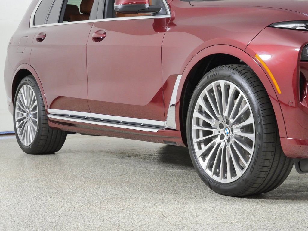 Thumbnail: 2027 BMW X7 - 8