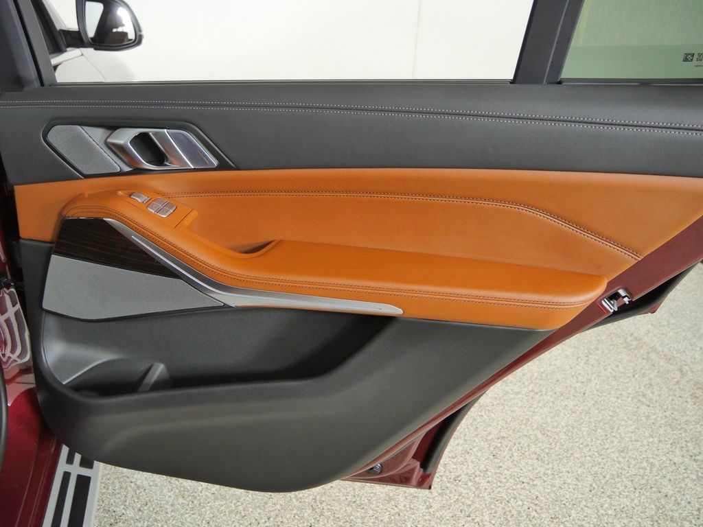 Thumbnail: 2027 BMW X7 - 31