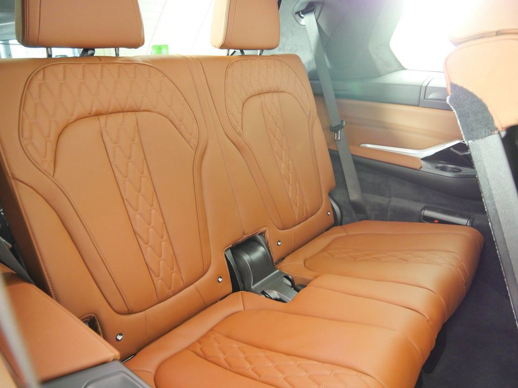 Thumbnail: 2027 BMW X7 - 34