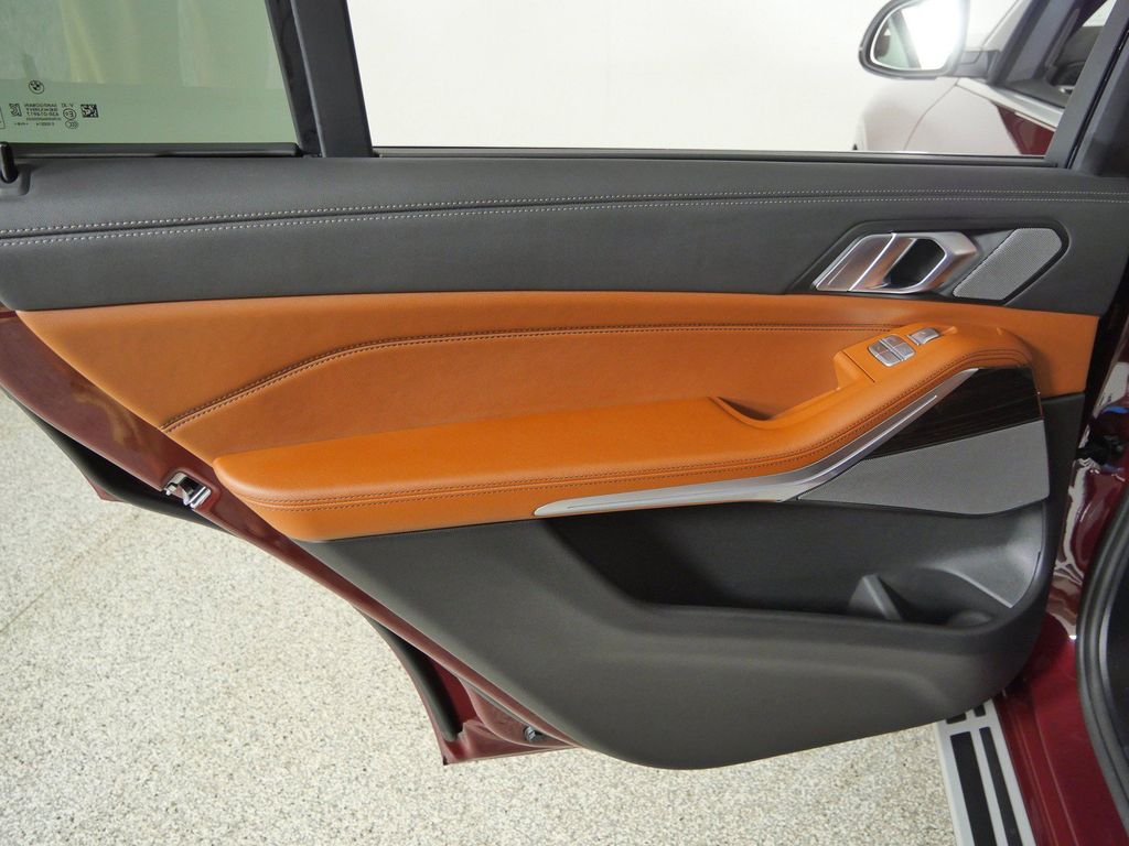 Thumbnail: 2027 BMW X7 - 37
