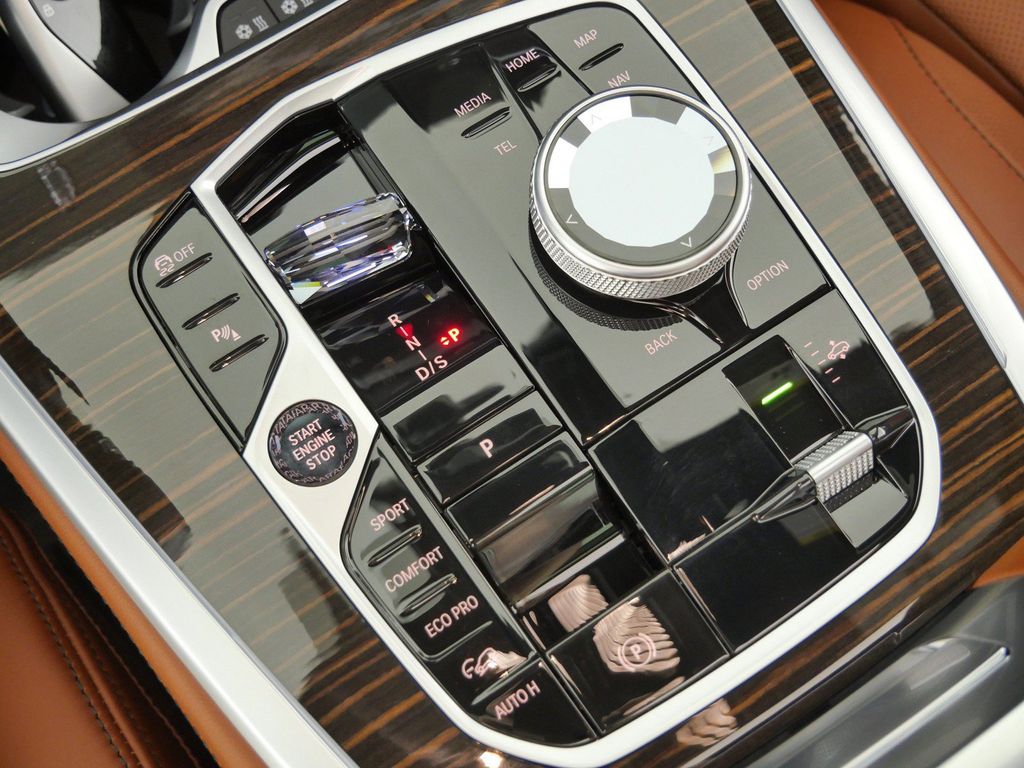 Thumbnail: 2027 BMW X7 - 9