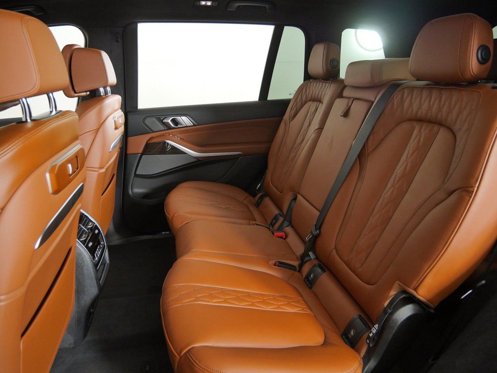 Thumbnail: 2027 BMW X7 - 39