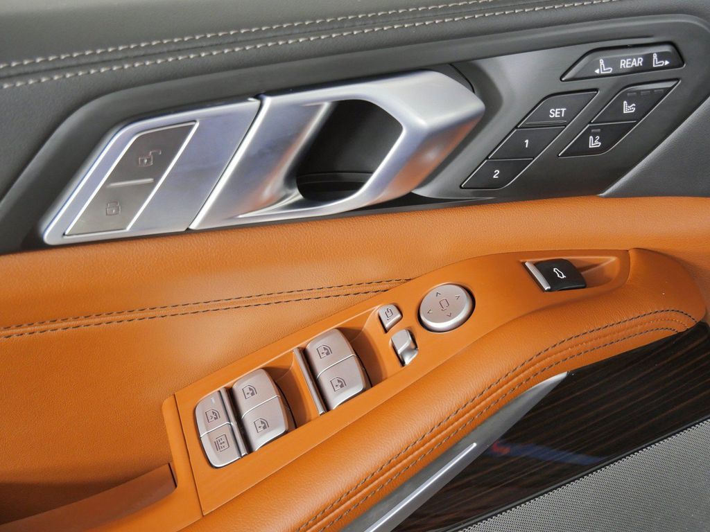 Thumbnail: 2027 BMW X7 - 43