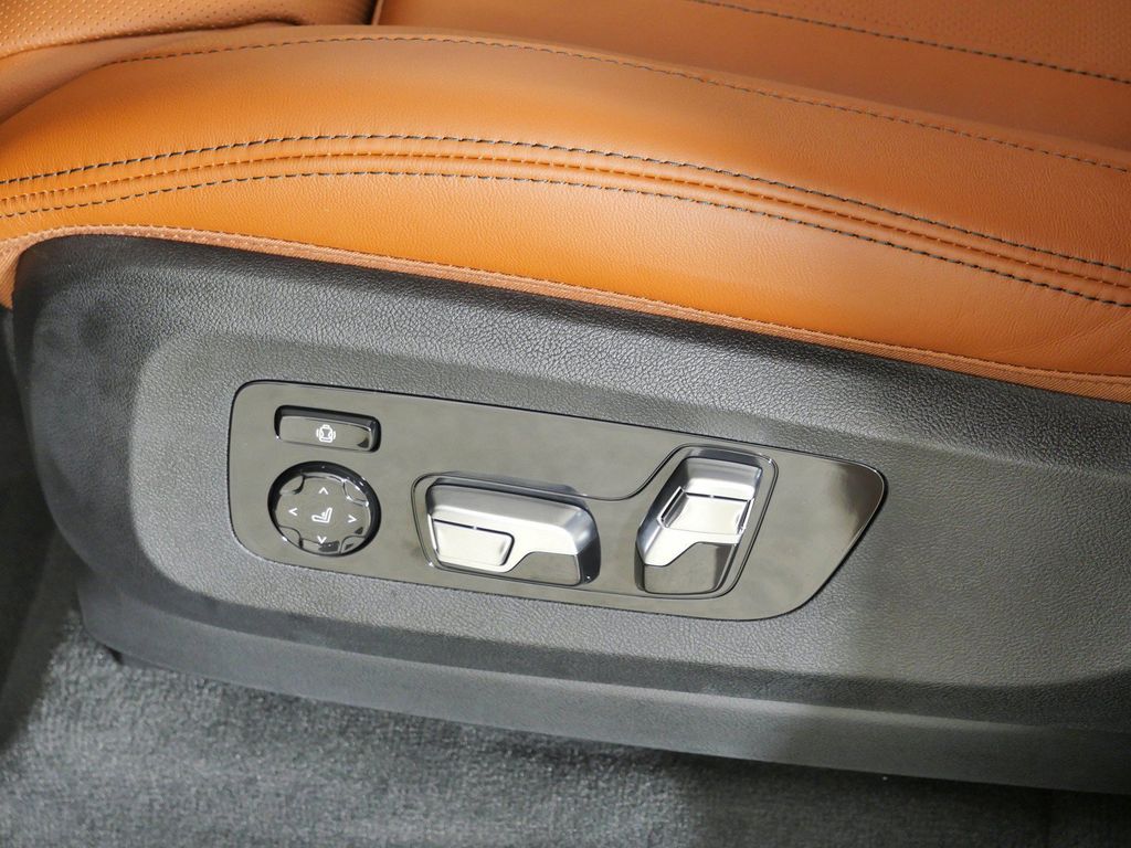 Thumbnail: 2027 BMW X7 - 44