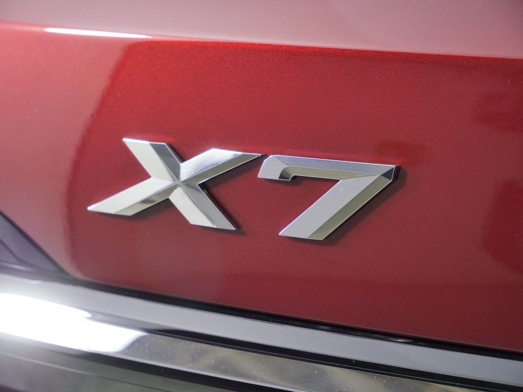 Thumbnail: 2027 BMW X7 - 23