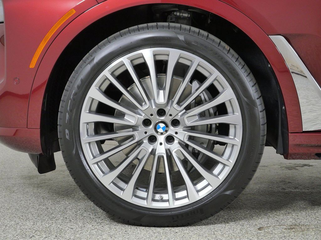 Thumbnail: 2027 BMW X7 - 24