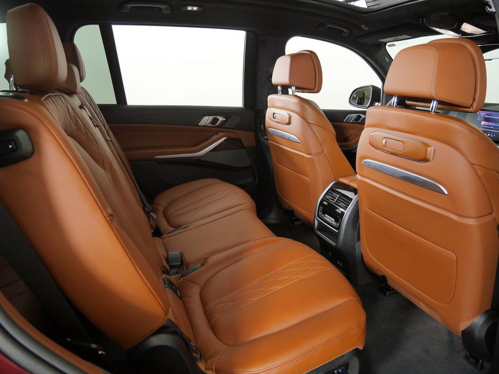 Thumbnail: 2027 BMW X7 - 12