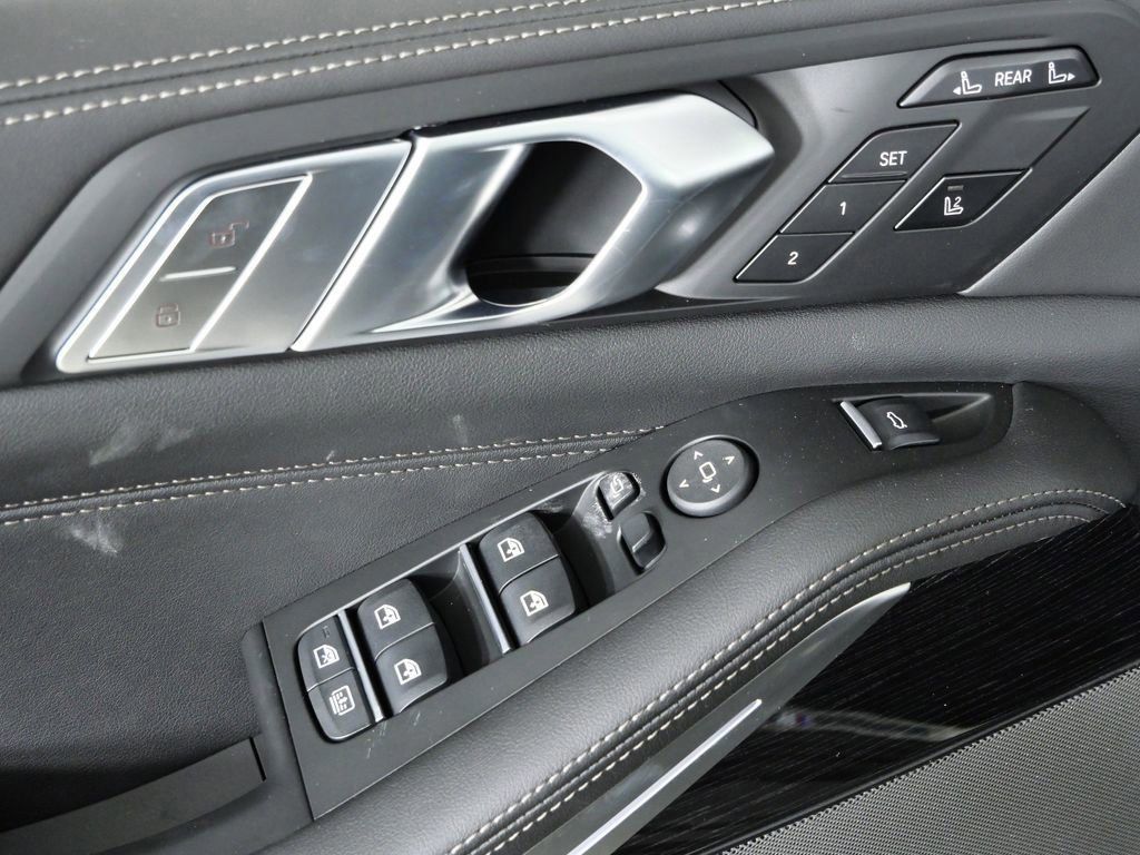 Thumbnail: 2026 BMW X7 - 40