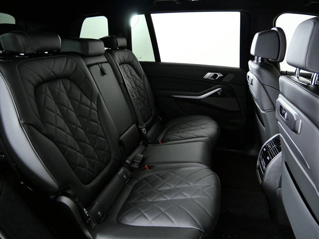 Thumbnail: 2026 BMW X7 - 31