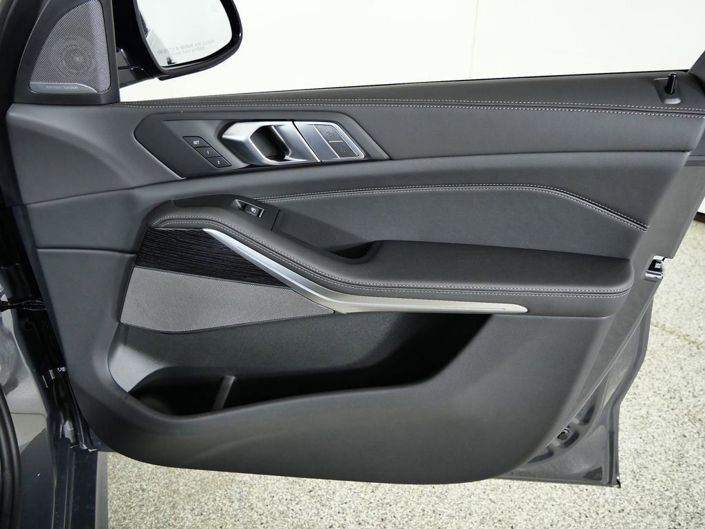 Thumbnail: 2026 BMW X7 - 26