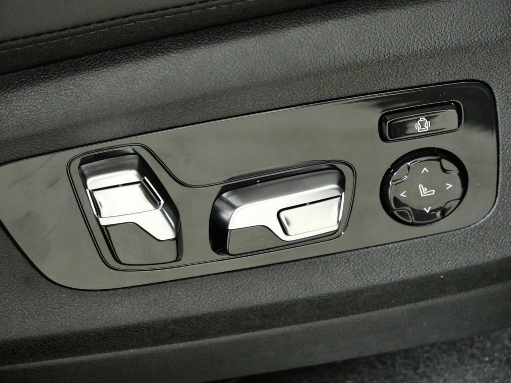 Thumbnail: 2026 BMW X7 - 27