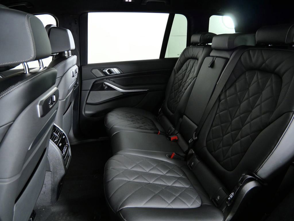Thumbnail: 2026 BMW X7 - 36