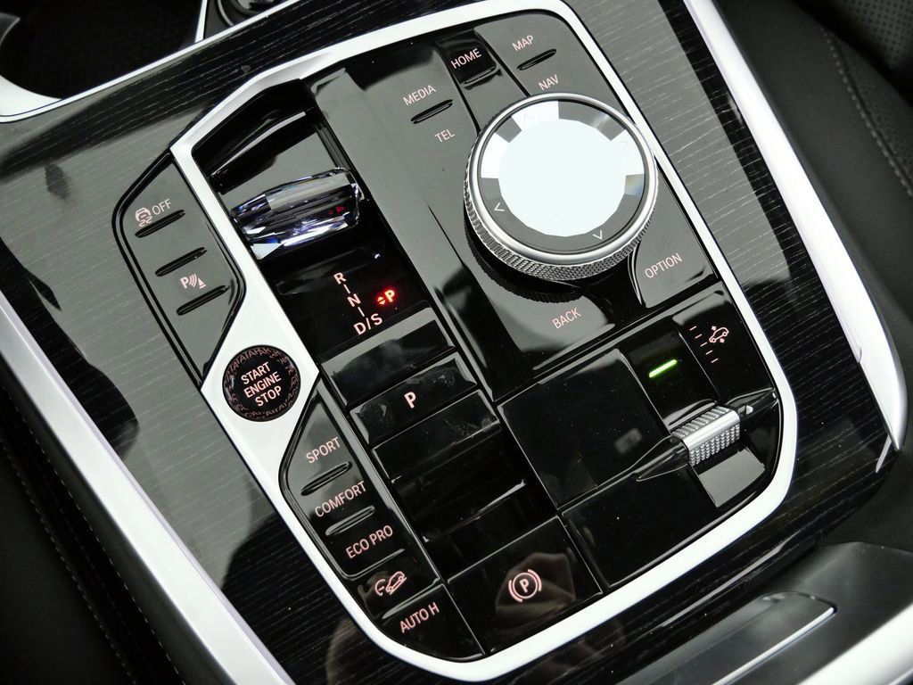 Thumbnail: 2026 BMW X7 - 49
