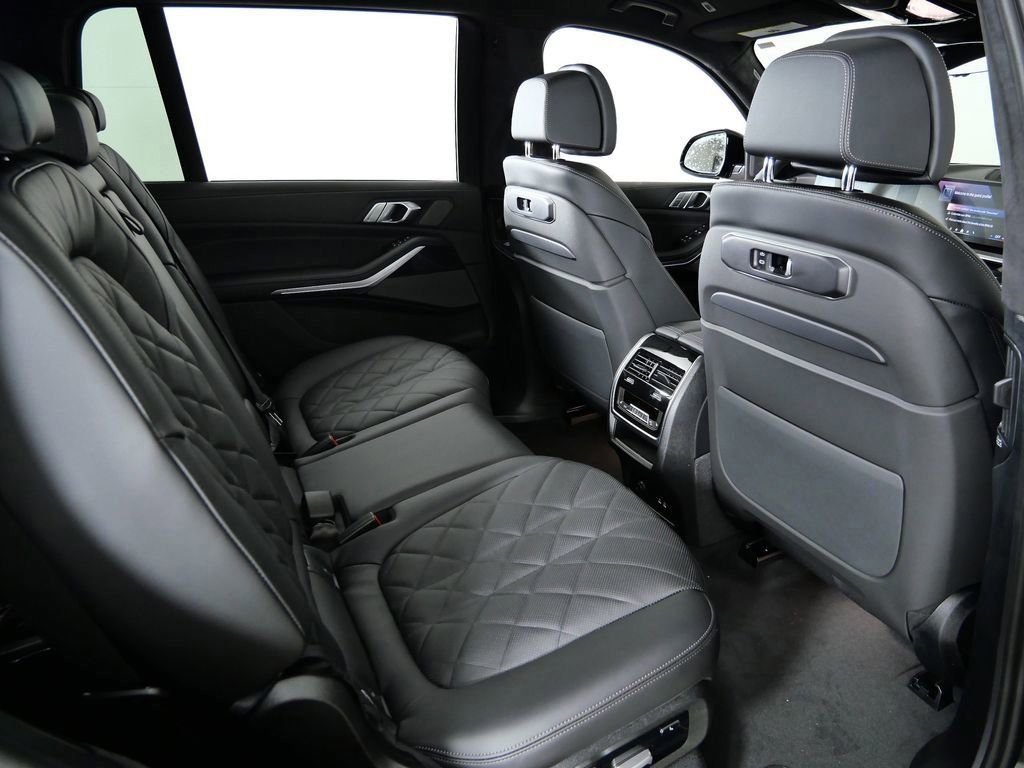 Thumbnail: 2026 BMW X7 - 11
