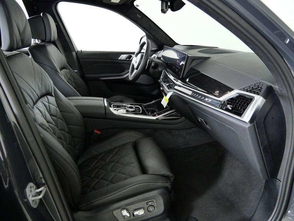 Thumbnail: 2026 BMW X7 - 9
