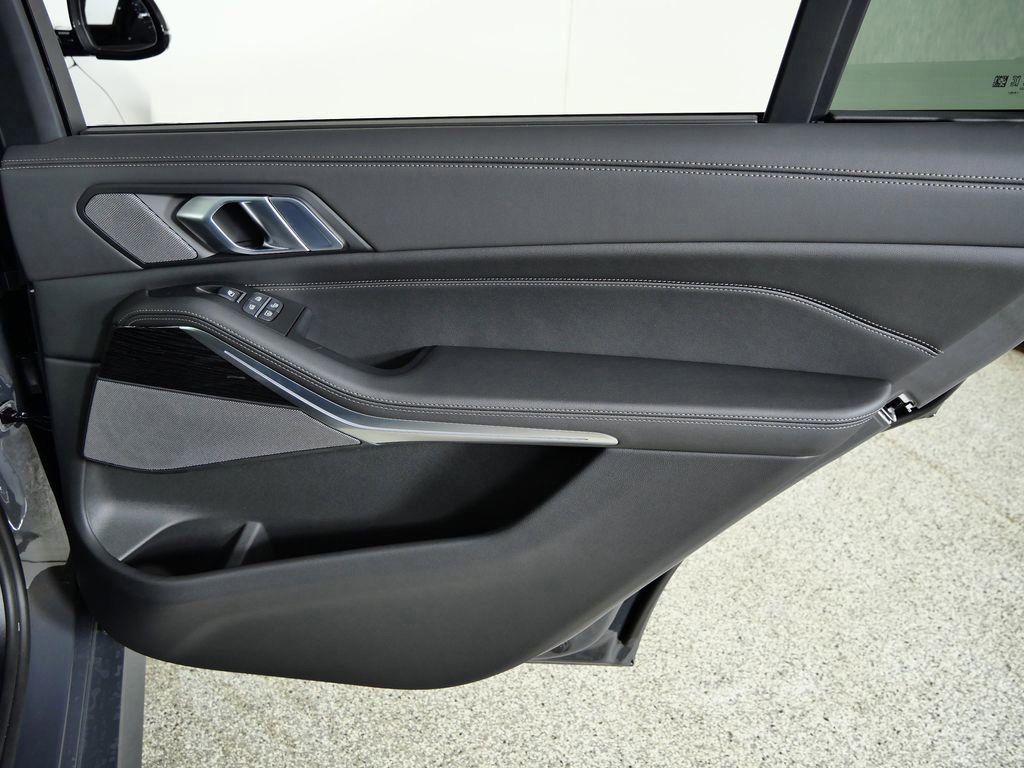 Thumbnail: 2026 BMW X7 - 30