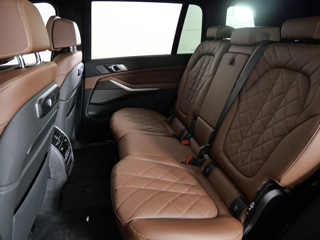Thumbnail: 2026 BMW X7 - 38