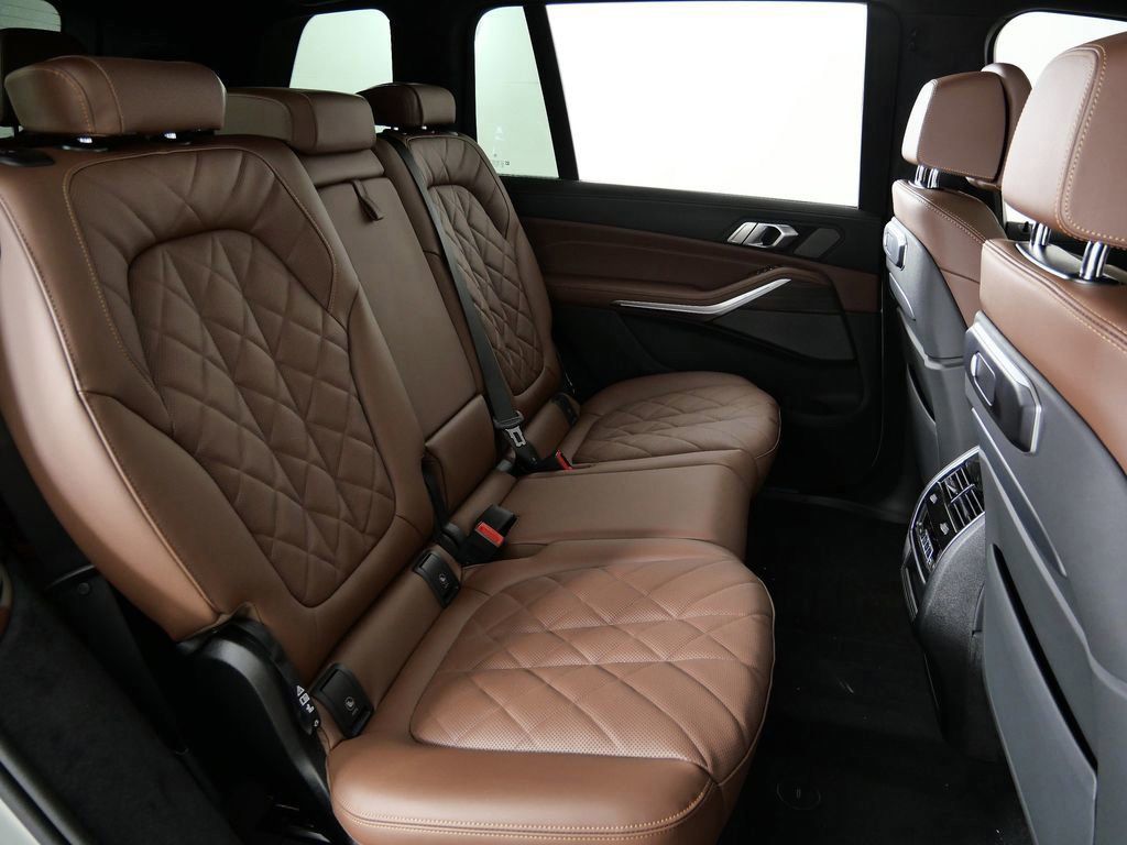 Thumbnail: 2026 BMW X7 - 32