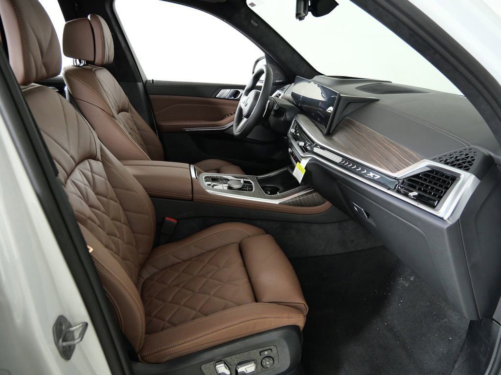 Thumbnail: 2026 BMW X7 - 9