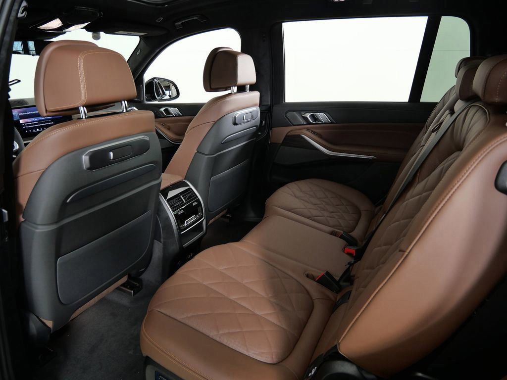 Thumbnail: 2026 BMW X7 - 37