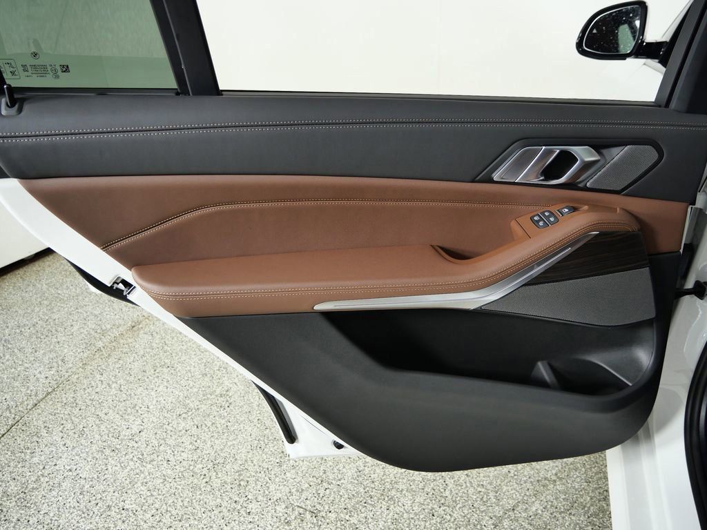 Thumbnail: 2026 BMW X7 - 36
