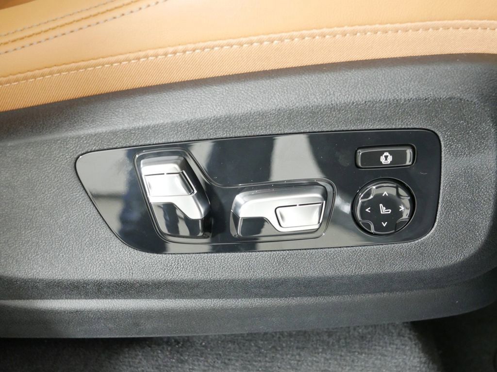 Thumbnail: 2025 BMW X7 - 28