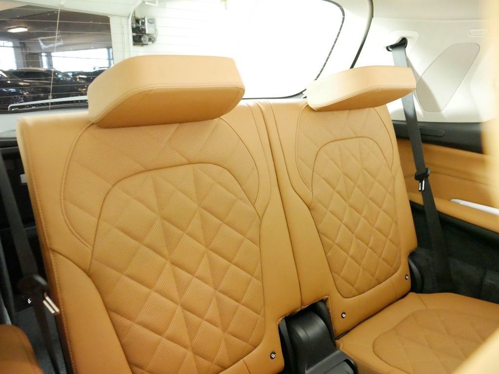 Thumbnail: 2025 BMW X7 - 30