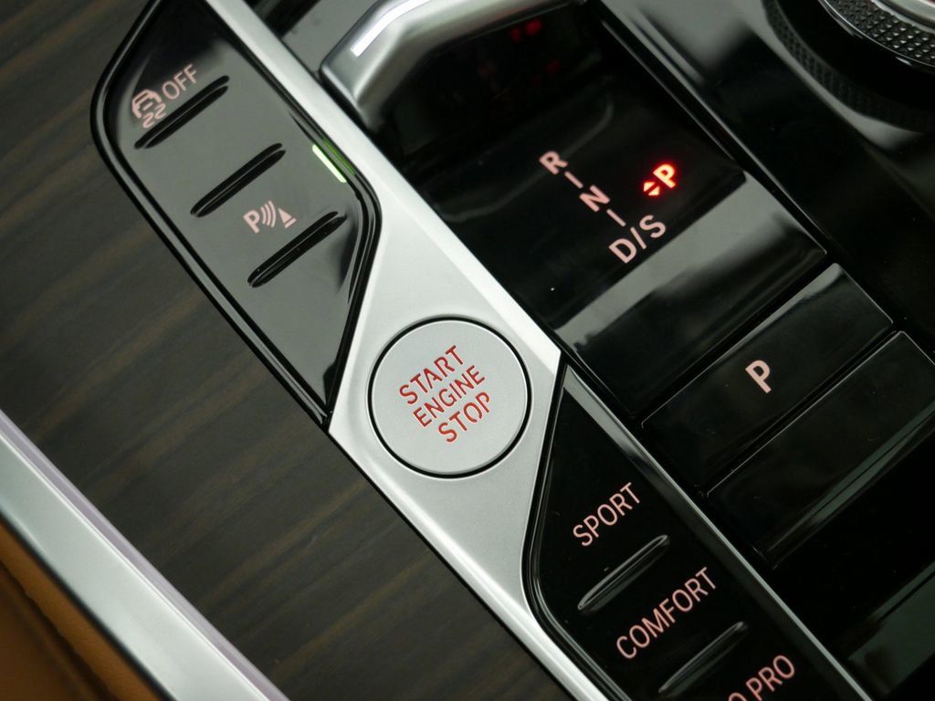 Thumbnail: 2025 BMW X7 - 15