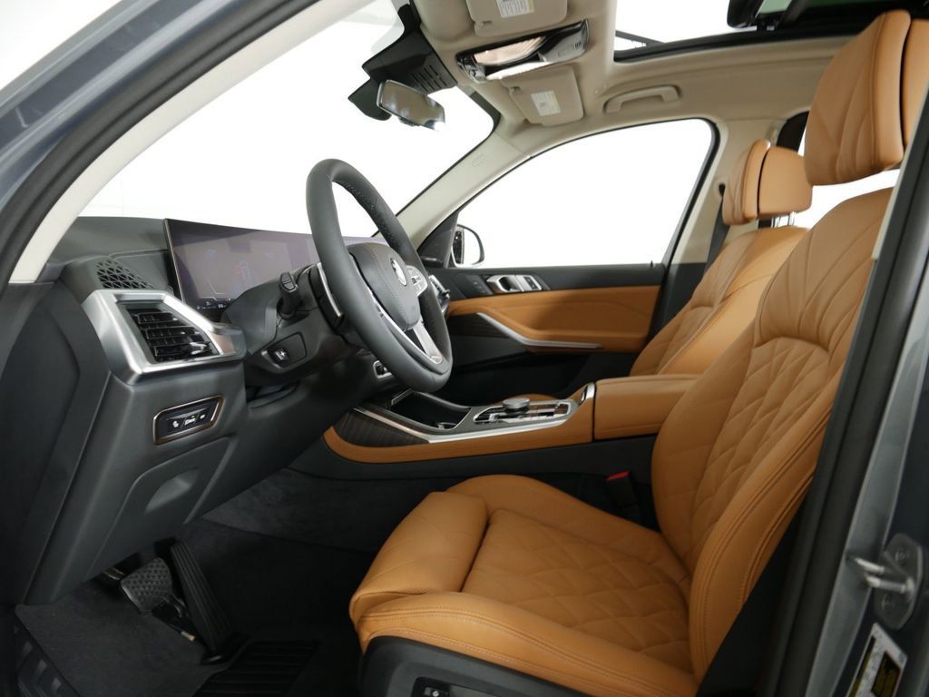 Thumbnail: 2025 BMW X7 - 36