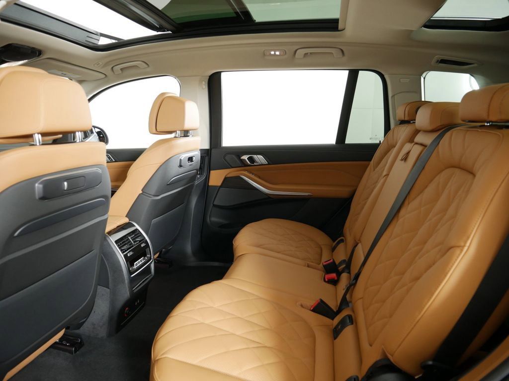 Thumbnail: 2025 BMW X7 - 33