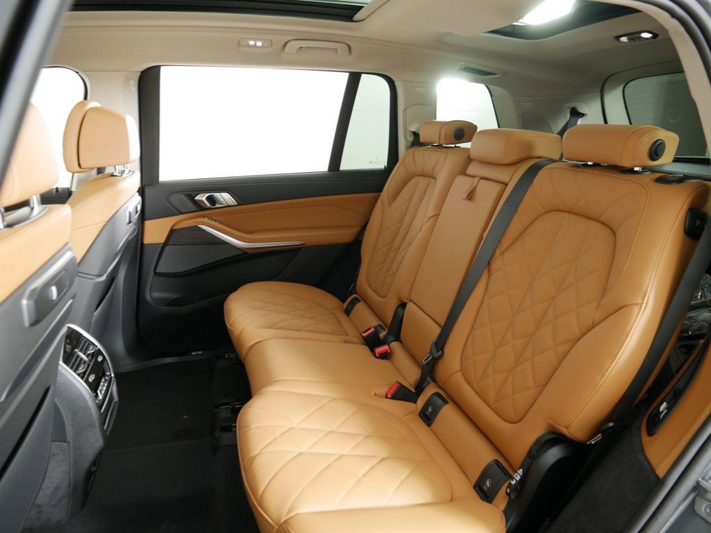 Thumbnail: 2025 BMW X7 - 34
