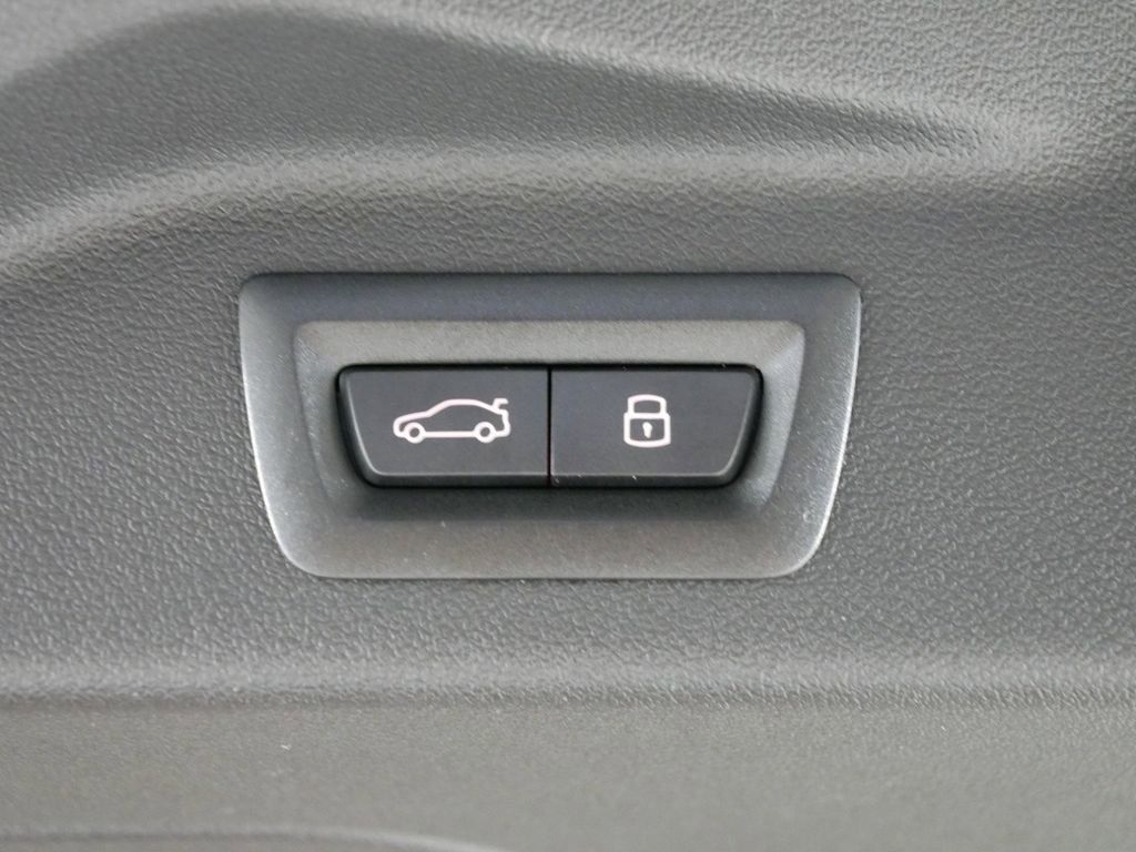 Thumbnail: 2025 BMW X7 - 32