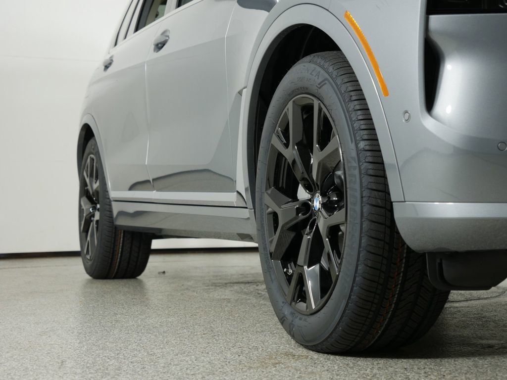 Thumbnail: 2025 BMW X7 - 8