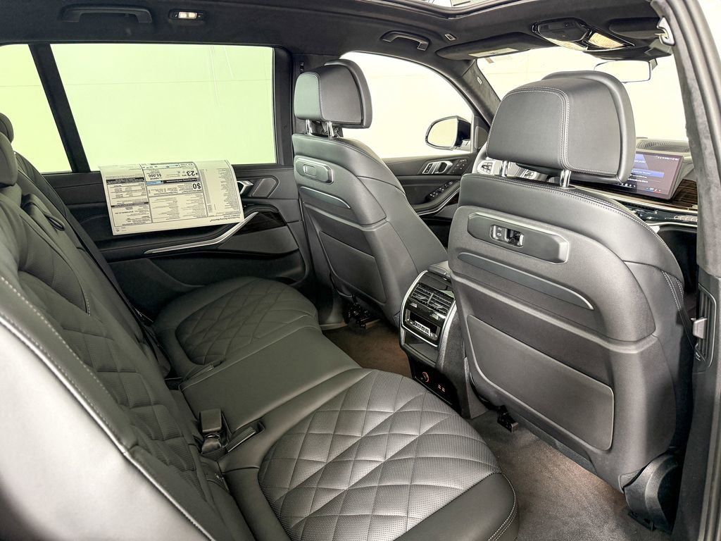 Thumbnail: 2026 BMW X7 - 12