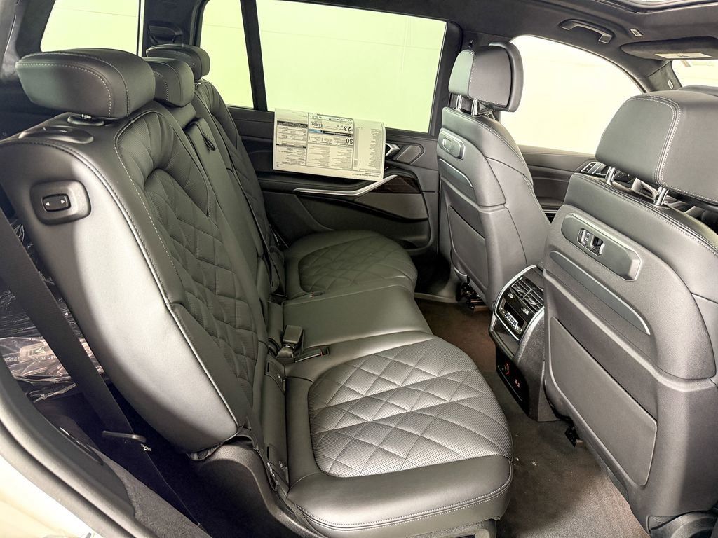 Thumbnail: 2026 BMW X7 - 31