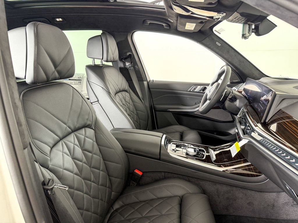 Thumbnail: 2026 BMW X7 - 10