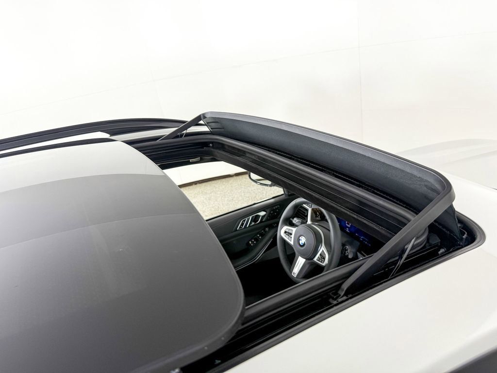 Thumbnail: 2026 BMW X7 - 26