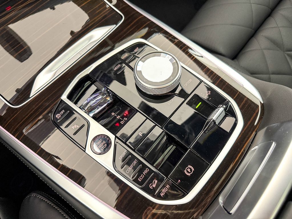 Thumbnail: 2026 BMW X7 - 51