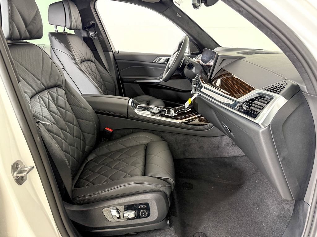 Thumbnail: 2026 BMW X7 - 11