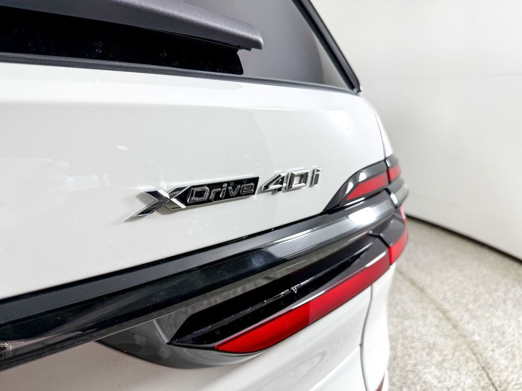 Thumbnail: 2026 BMW X7 - 23