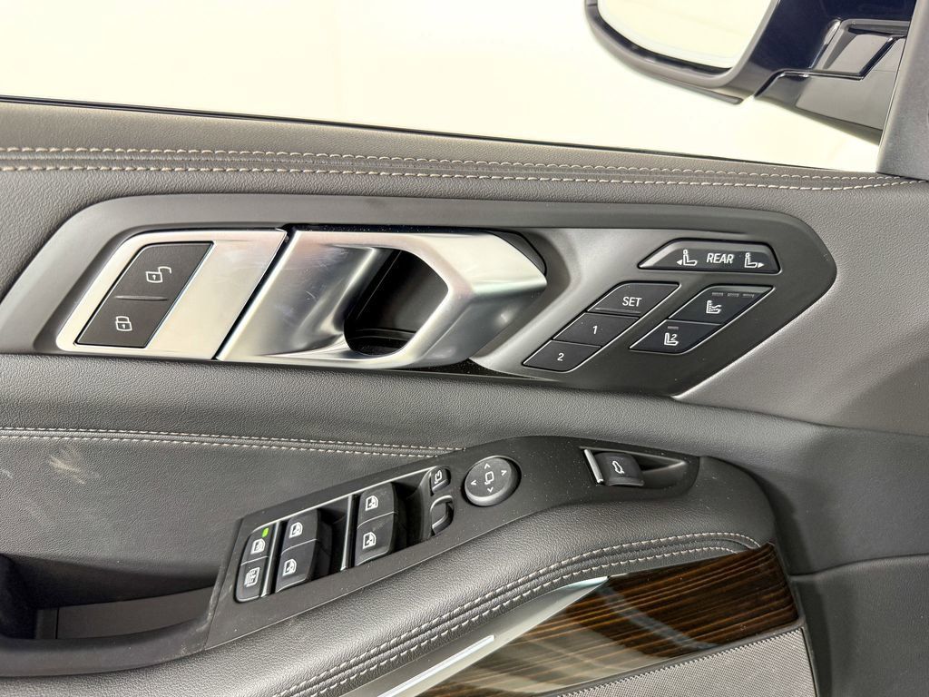 Thumbnail: 2026 BMW X7 - 40