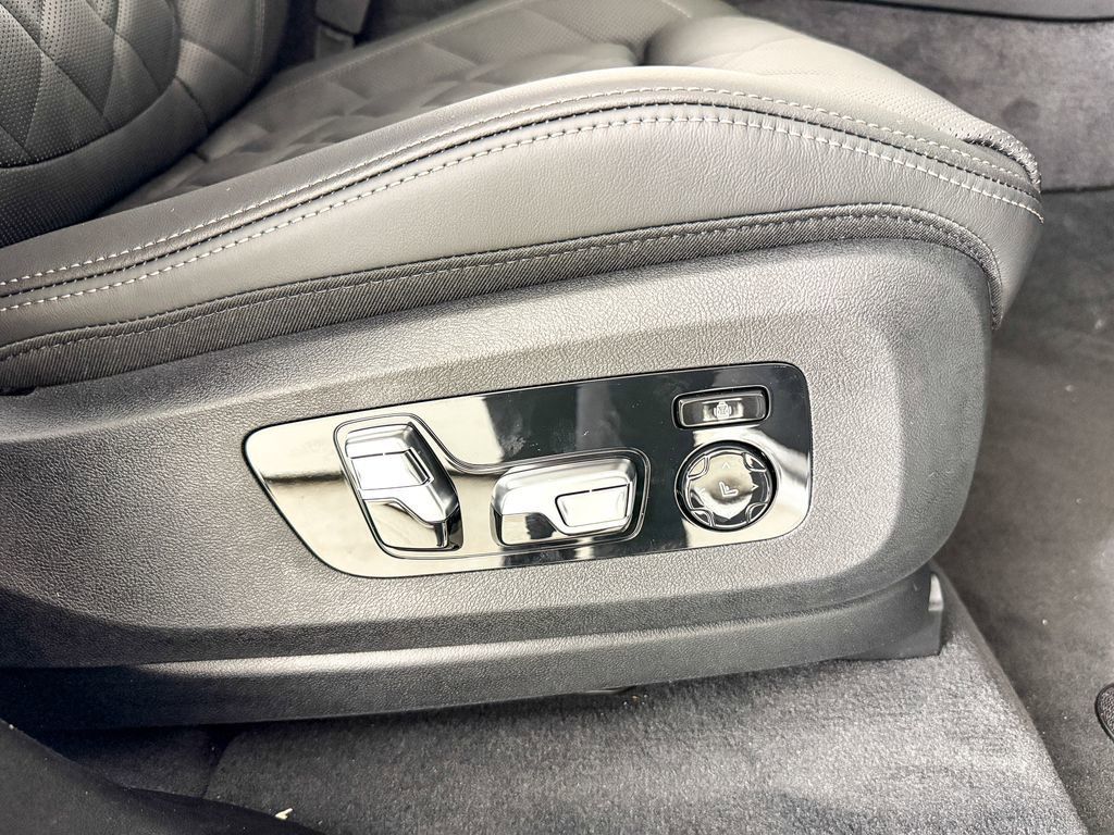 Thumbnail: 2026 BMW X7 - 27