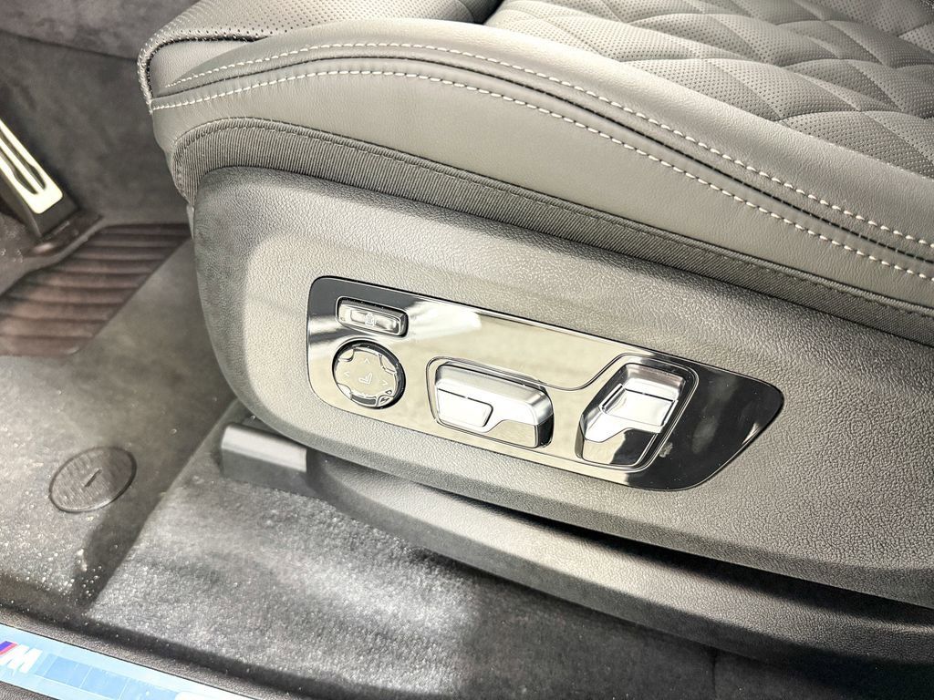 Thumbnail: 2026 BMW X7 - 38