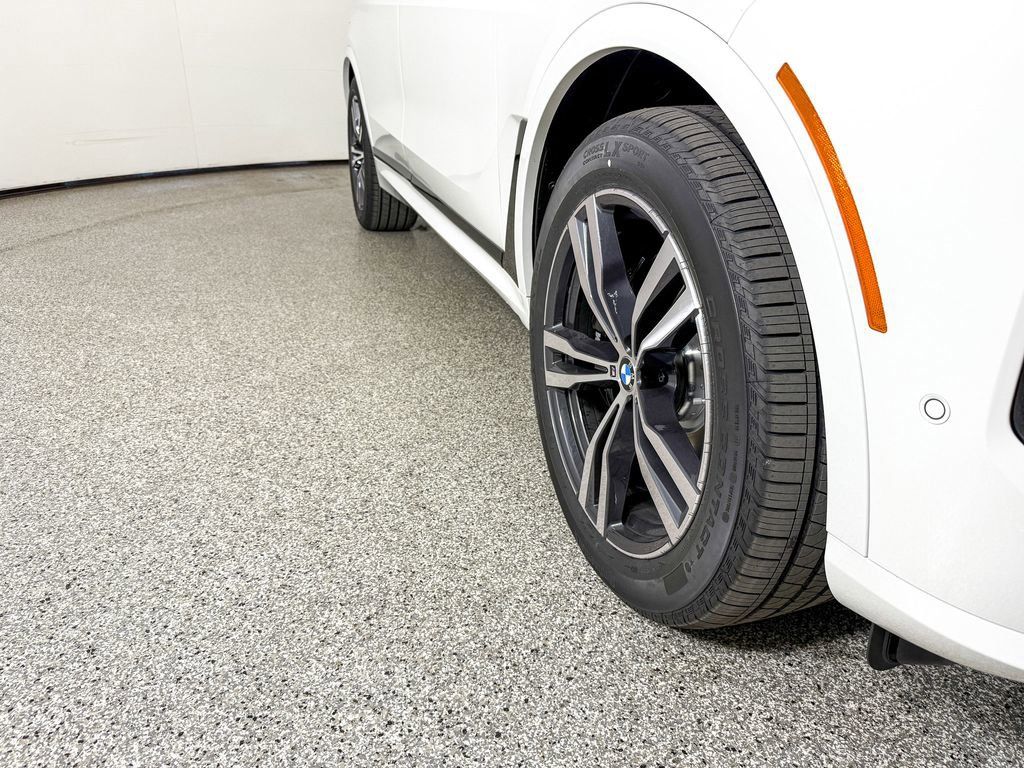 Thumbnail: 2026 BMW X7 - 8