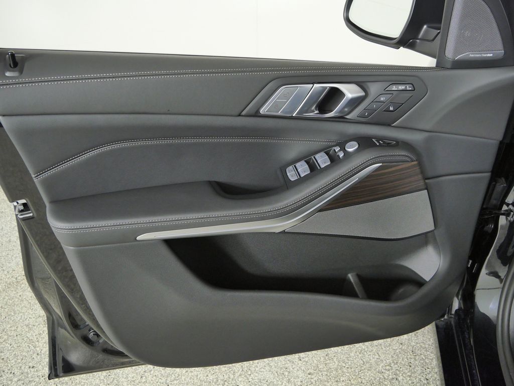 Thumbnail: 2026 BMW X7 - 41