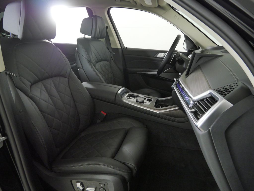 Thumbnail: 2026 BMW X7 - 11